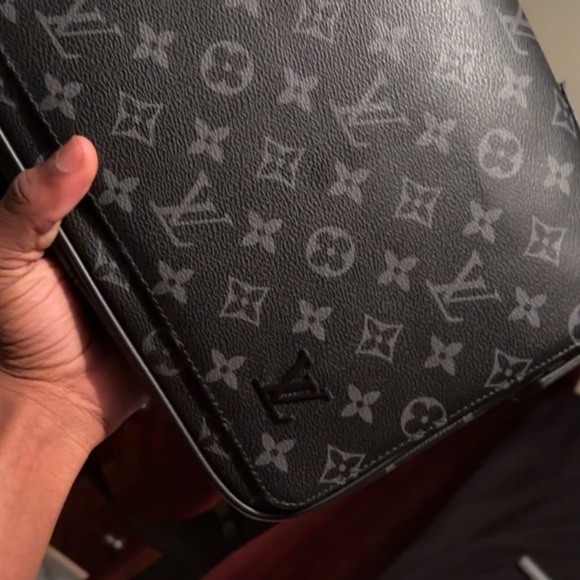 luis vuitton men bag - Picture 1 of 1